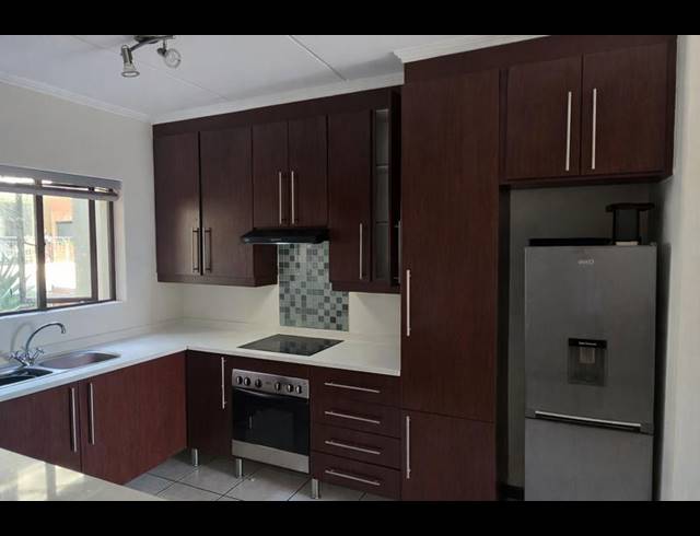 2 BEDROOM APARTMENT FOR SALE IN SUNNINGHILL